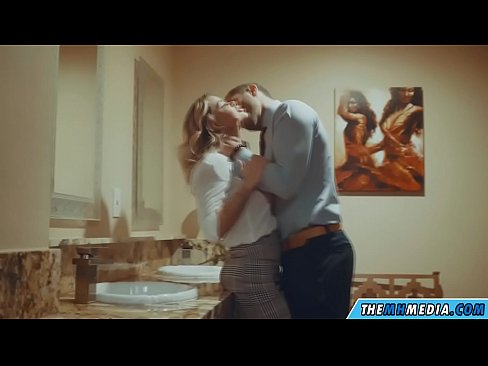 ❤️ Quando uma loira peituda o seduz em um banheiro público ️ Porno real vídeo em porno pt-br.high-pass.ru ﹏